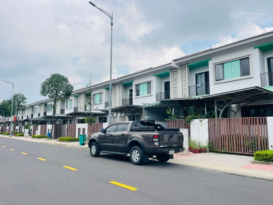 Nhà phố 2 tầng sổ hồng sẵn tại tphcm chỉ 2ty9