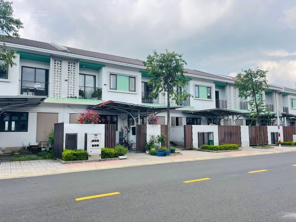 Nhà phố 2 tầng sổ hồng sẵn tại tphcm chỉ 2ty9