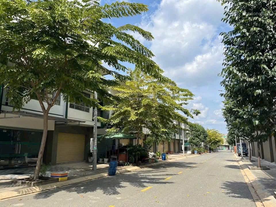 Bán shophouse oasis sổ sẵn thanh toán 5600tr nhận nhà