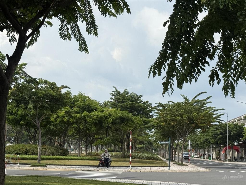 Biệt thự đơn lập kế bên highland