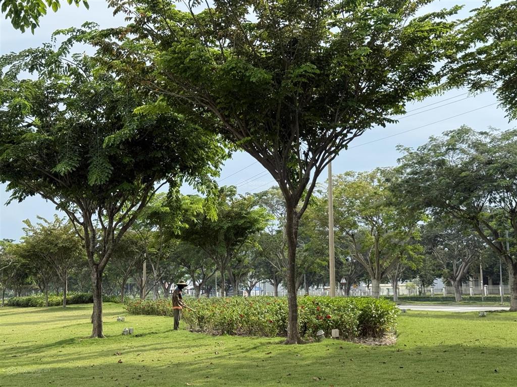 Biệt thự đơn lập kế bên highland