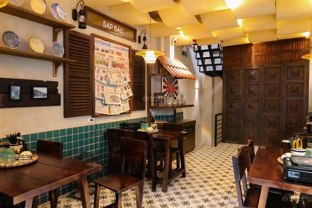 Sang nhượng quán ăn 15x8 mặt tiền út tịch  tân bình, mặt bằng 40tr không tăng giá trong 5 năm