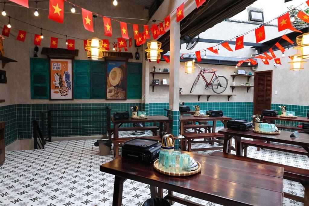 Sang nhượng quán ăn 15x8 mặt tiền út tịch  tân bình, mặt bằng 40tr không tăng giá trong 5 năm