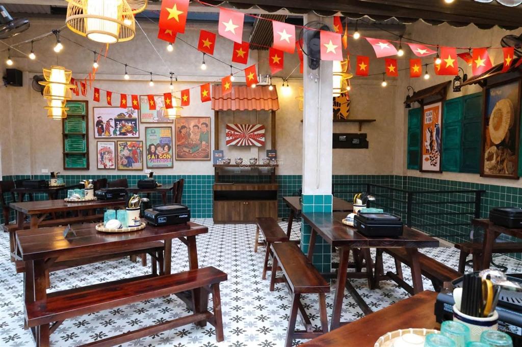 Sang nhượng quán ăn 15x8 mặt tiền út tịch  tân bình, mặt bằng 40tr không tăng giá trong 5 năm