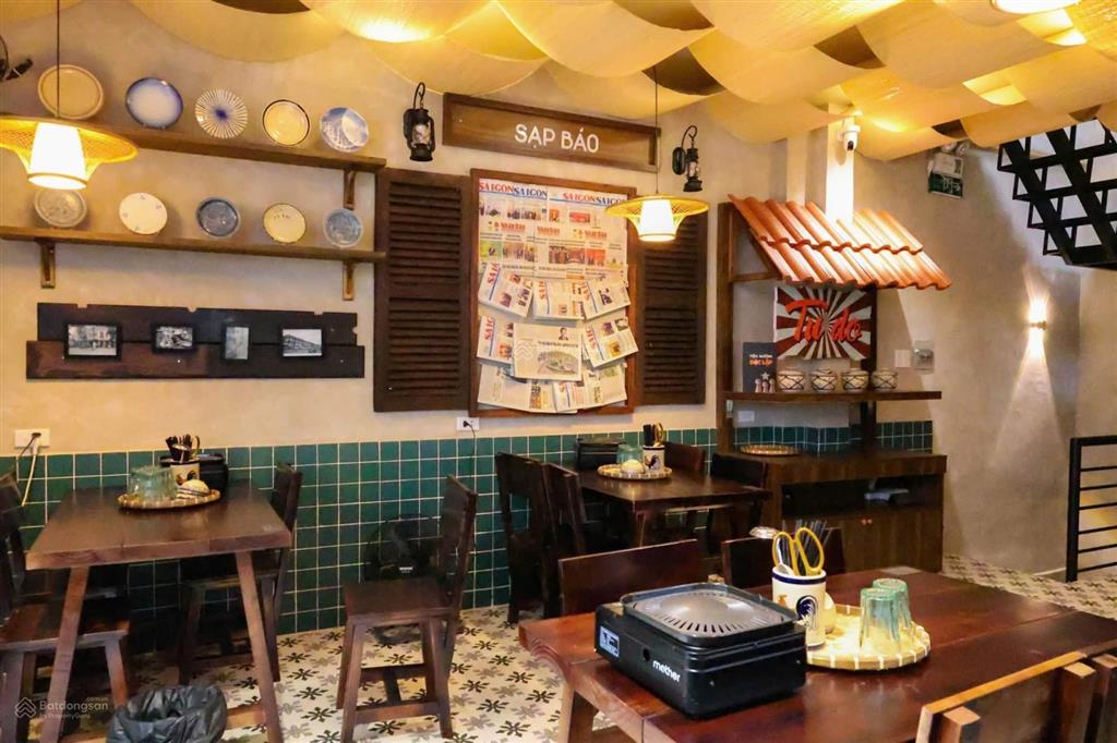 Sang nhượng quán ăn 15x8 mặt tiền út tịch  tân bình, mặt bằng 40tr không tăng giá trong 5 năm