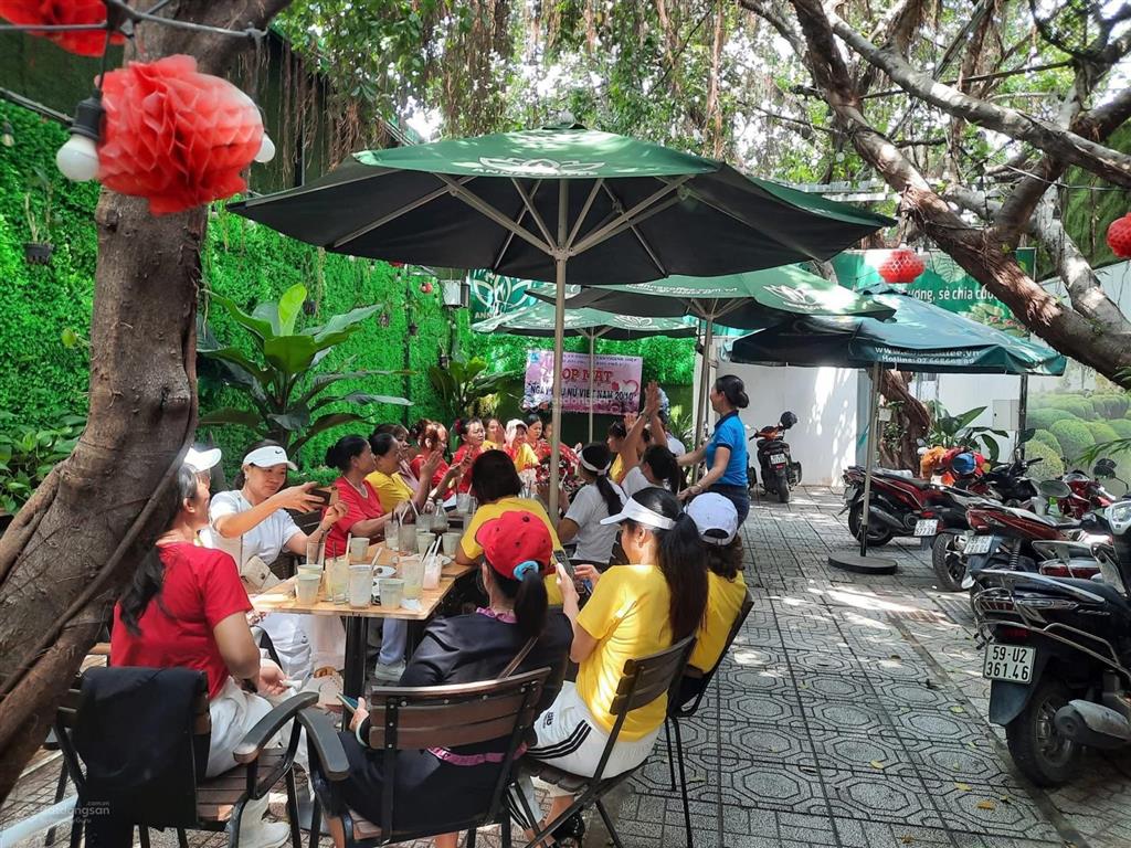 Sang quán cafe căn góc 12x25 huỳnh thị haiquận 12,thuê mặt bằng chỉ 24tr/tháng, lợi nhuận ổn định