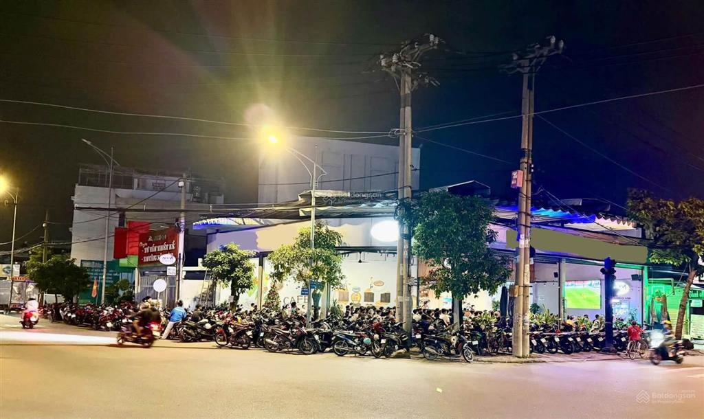 Sang quán cafe 15x16m căn góc 2 mặt tiền trần thị năm  quận 12, doanh thu cao, lợi nhuận ổn định