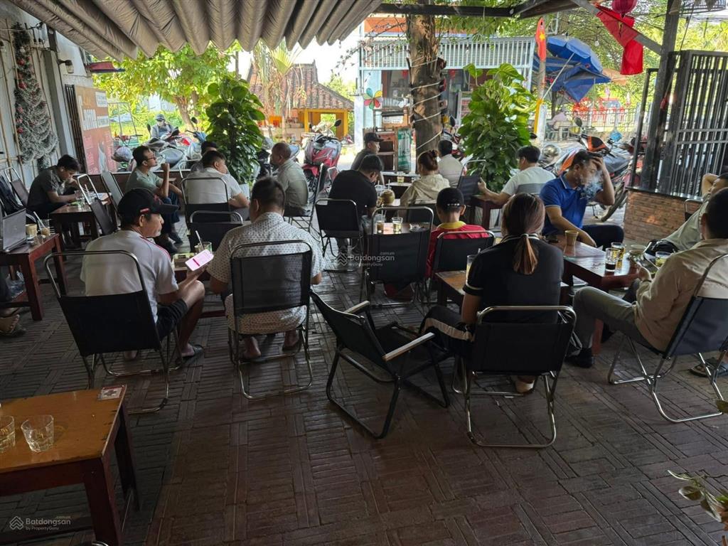 Sang quán cafe 10x35 căn góc đường thạnh lộc 41, quận 12, mặt bằng 27tr, doanh thu 4,15,5tr/ngày
