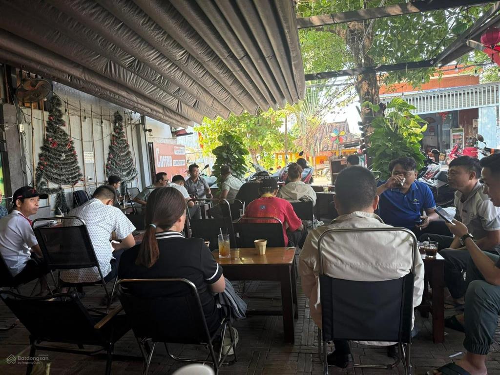 Sang quán cafe 10x35 căn góc đường thạnh lộc 41, quận 12, mặt bằng 27tr, doanh thu 4,15,5tr/ngày