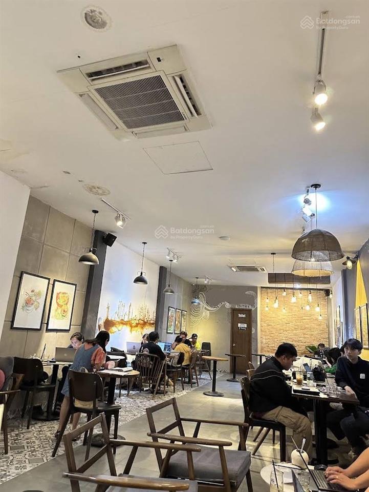 Sang quán cafe 300m2 căn góc lê đức thọgò vấp, doanh thu cao, lợi nhuận ổn định