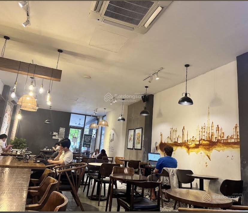 Sang quán cafe 300m2 căn góc lê đức thọgò vấp, doanh thu cao, lợi nhuận ổn định
