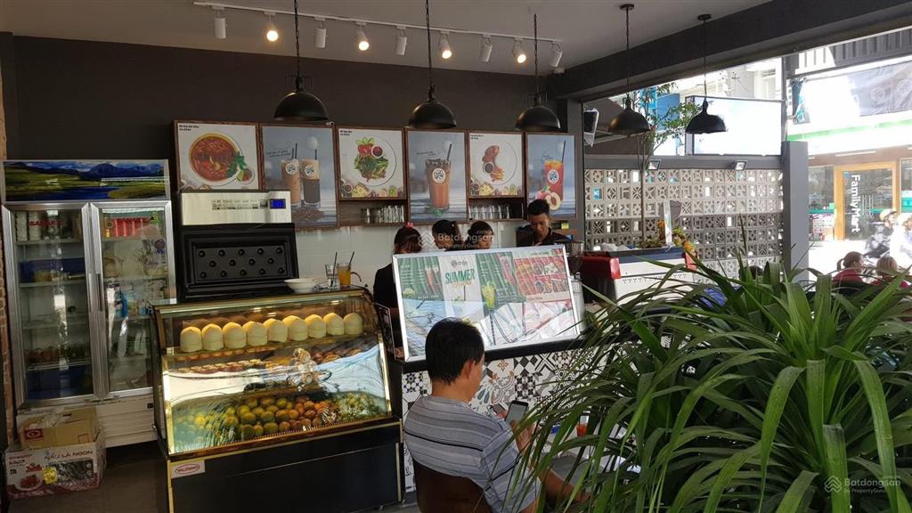 Sang quán cafe 300m2 căn góc lê đức thọgò vấp, doanh thu cao, lợi nhuận ổn định