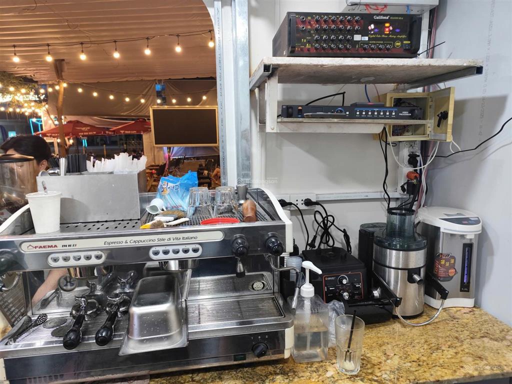 Sang nhượng quán cafe 8x25 căn góc 2 mặt tiền lũy bán bích tân phú, doanh thu cao lợi nhuận ổn định