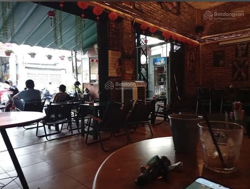 Sang quán cafe căn góc 9x30 trần nhật duật  quận 1, quán mở 9 năm có lượng khách ổn định