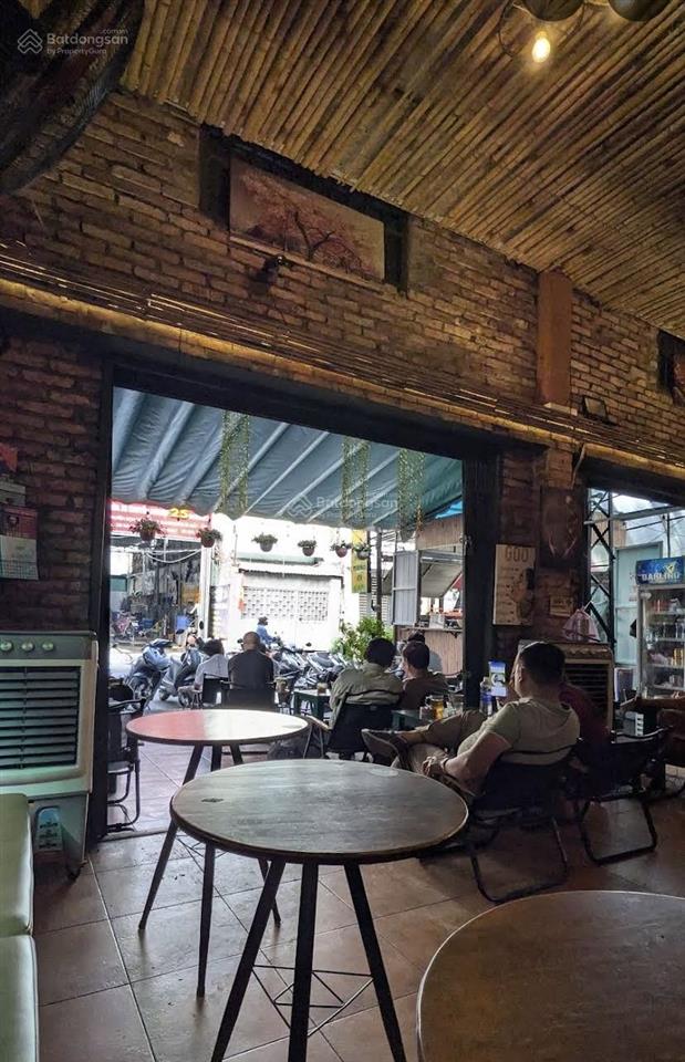 Sang quán cafe căn góc 9x30 trần nhật duật  quận 1, quán mở 9 năm có lượng khách ổn định