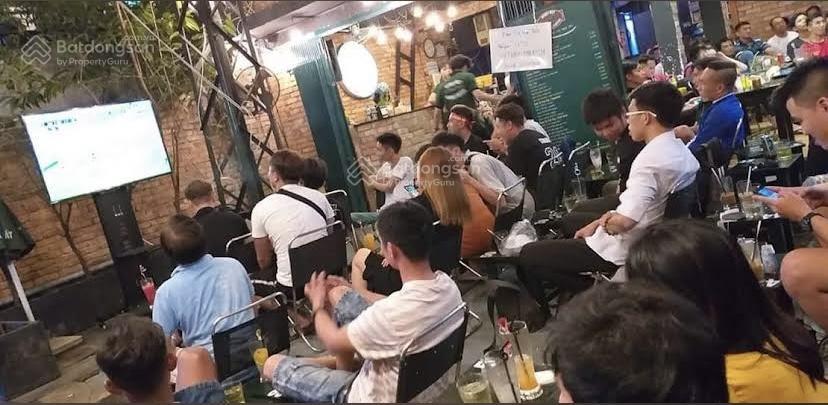 Sang quán cafe căn góc 9x30 trần nhật duật  quận 1, quán mở 9 năm có lượng khách ổn định