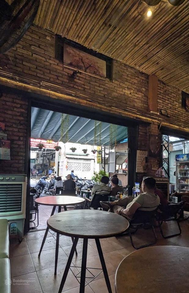 Sang quán cafe căn góc trần nhật duật  quận 1, mặt bằng 45tr, quán mở 9 năm có lượng khách ổn định