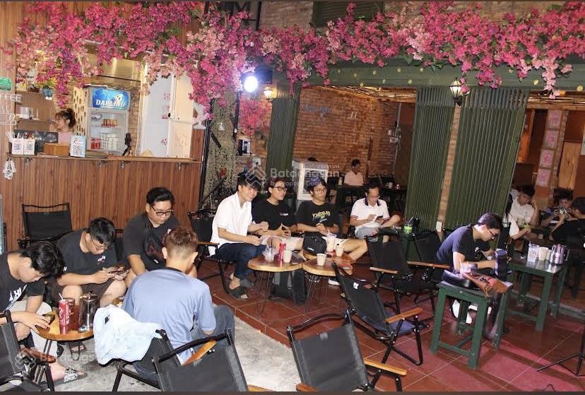 Sang quán cafe căn góc trần nhật duật  quận 1, mặt bằng 45tr, quán mở 9 năm có lượng khách ổn định