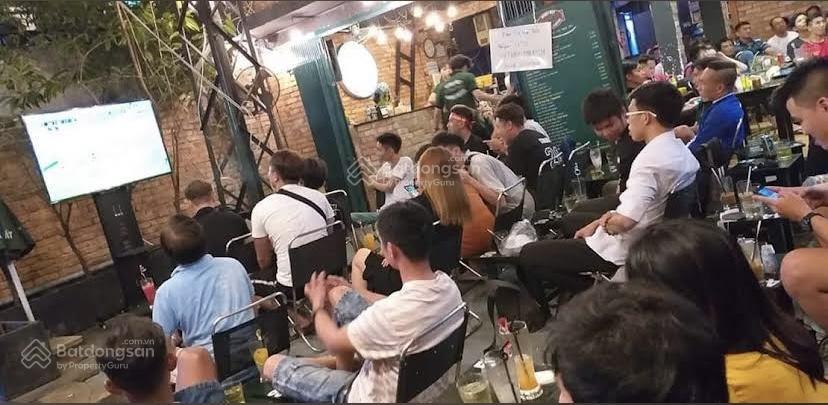 Sang quán cafe căn góc trần nhật duật  quận 1, mặt bằng 45tr, quán mở 9 năm có lượng khách ổn định