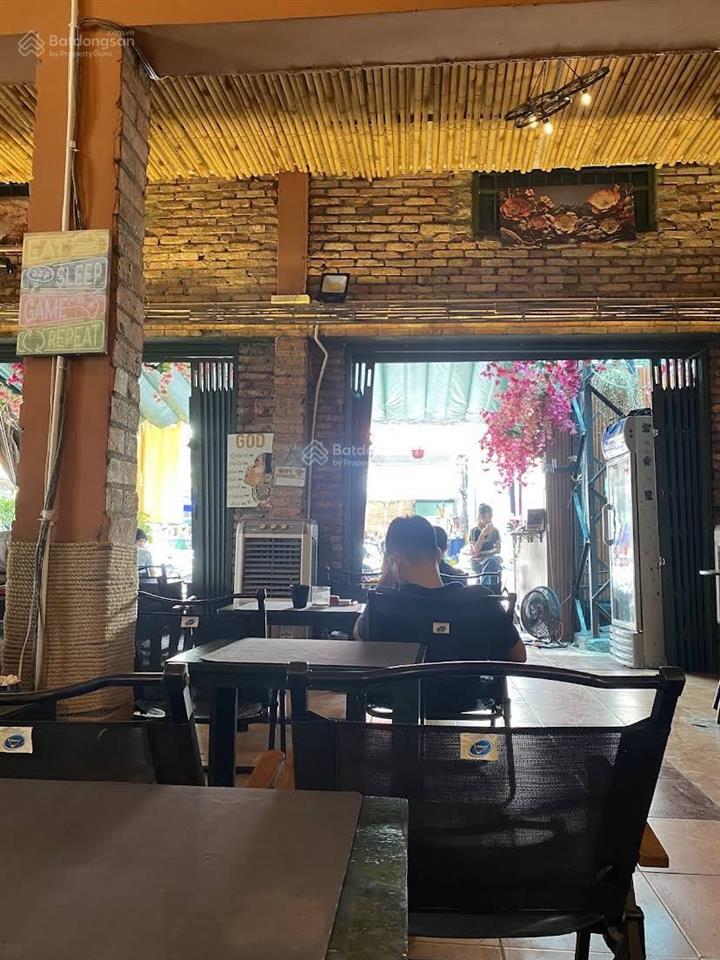 Sang quán cafe căn góc trần nhật duật  quận 1, mặt bằng 45tr, quán mở 9 năm có lượng khách ổn định