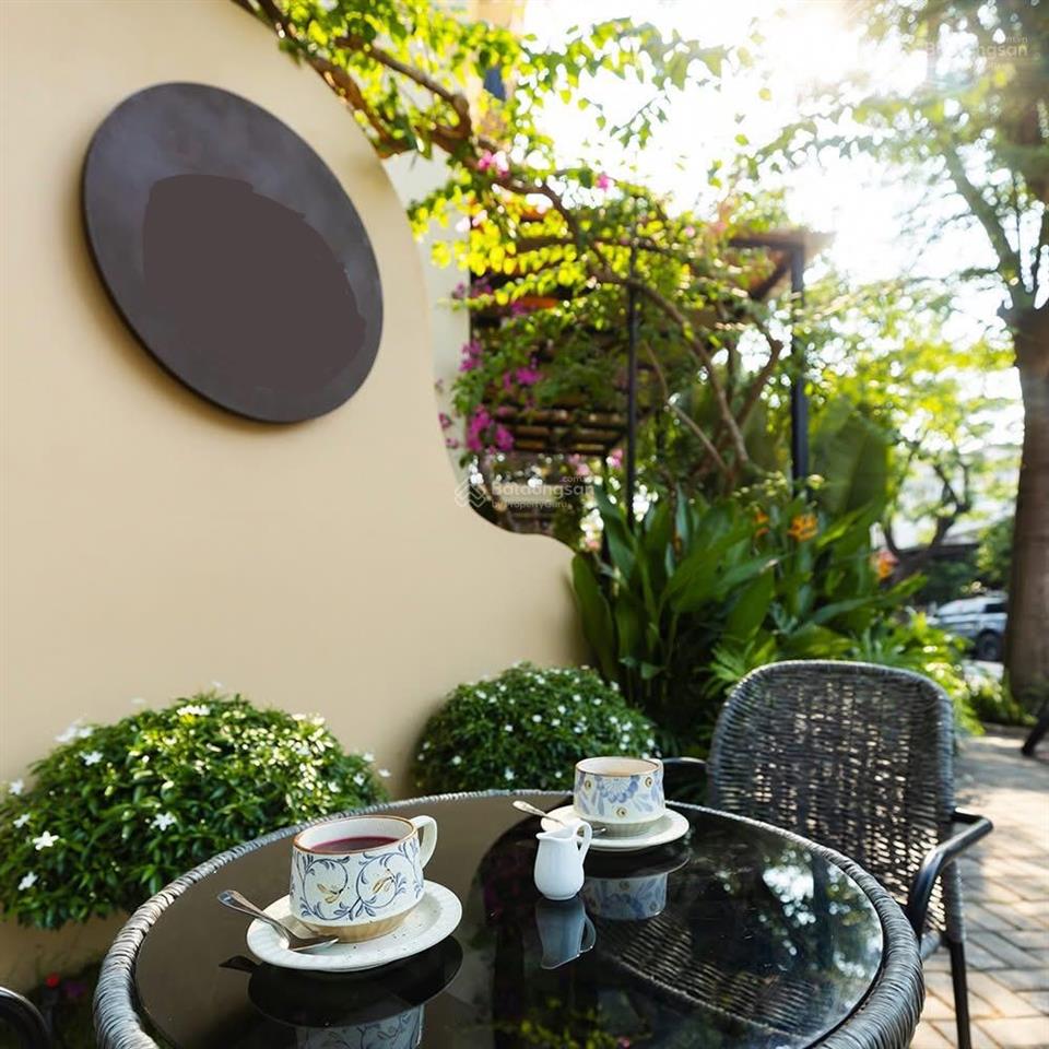 Sang nhượng nhà hàng cao cấp 10x18 căn góc khu đô thị phú mỹ hưng  quận 7, đậu ôtô cả ngày