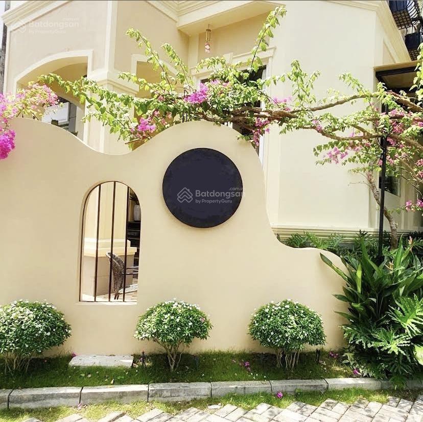 Sang nhượng nhà hàng cao cấp 10x18 căn góc khu đô thị phú mỹ hưng  quận 7, đậu ôtô cả ngày