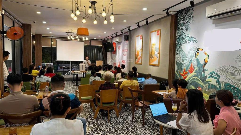 Sang quán cafe căn góc khu bàu cáttân bình, quán mở 6 năm doanh thu cao và lợi nhuận ổn định