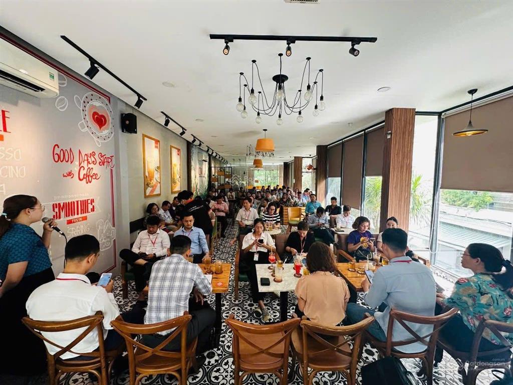 Sang quán cafe căn góc khu bàu cáttân bình, quán mở 6 năm doanh thu cao và lợi nhuận ổn định