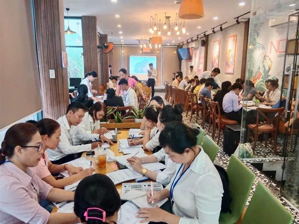 Sang quán cafe căn góc khu bàu cáttân bình, quán mở 6 năm doanh thu cao và lợi nhuận ổn định