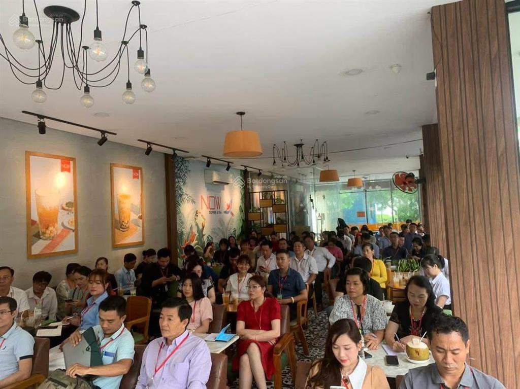 Sang quán cafe căn góc khu bàu cáttân bình, quán mở 6 năm doanh thu cao và lợi nhuận ổn định