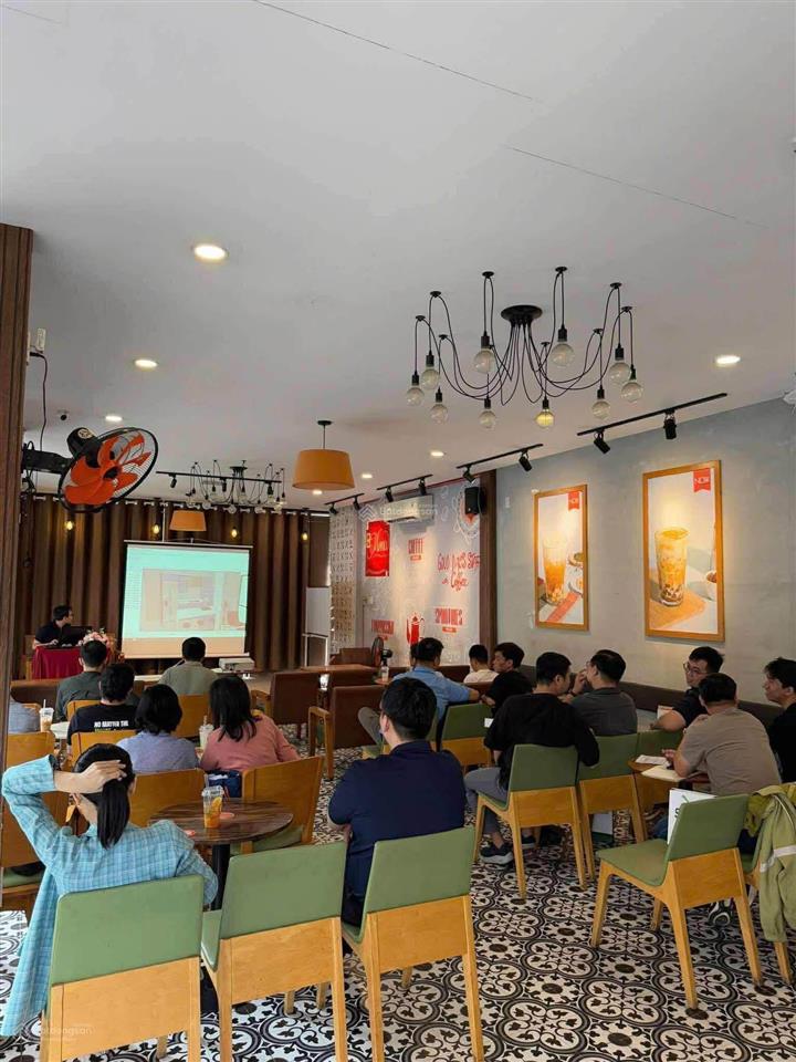 Sang quán cafe căn góc khu bàu cáttân bình, quán mở 6 năm doanh thu cao và lợi nhuận ổn định