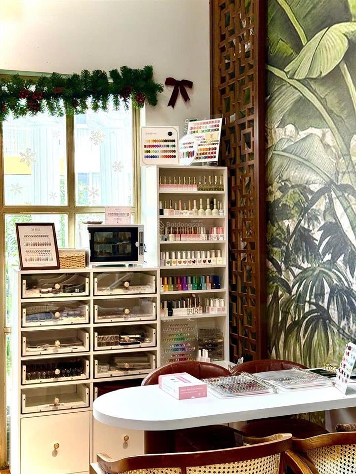 Sang nhượng tổ hợp spa  massage  nail mặt tiền lê thị riêng, quận 1, lợi nhuận trên 100tr/tháng