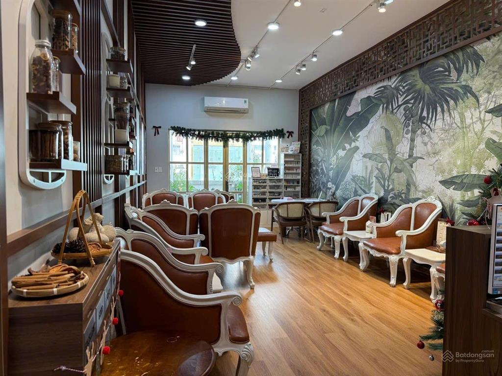 Sang nhượng tổ hợp spa  massage  nail mặt tiền lê thị riêng, quận 1, lợi nhuận trên 100tr/tháng