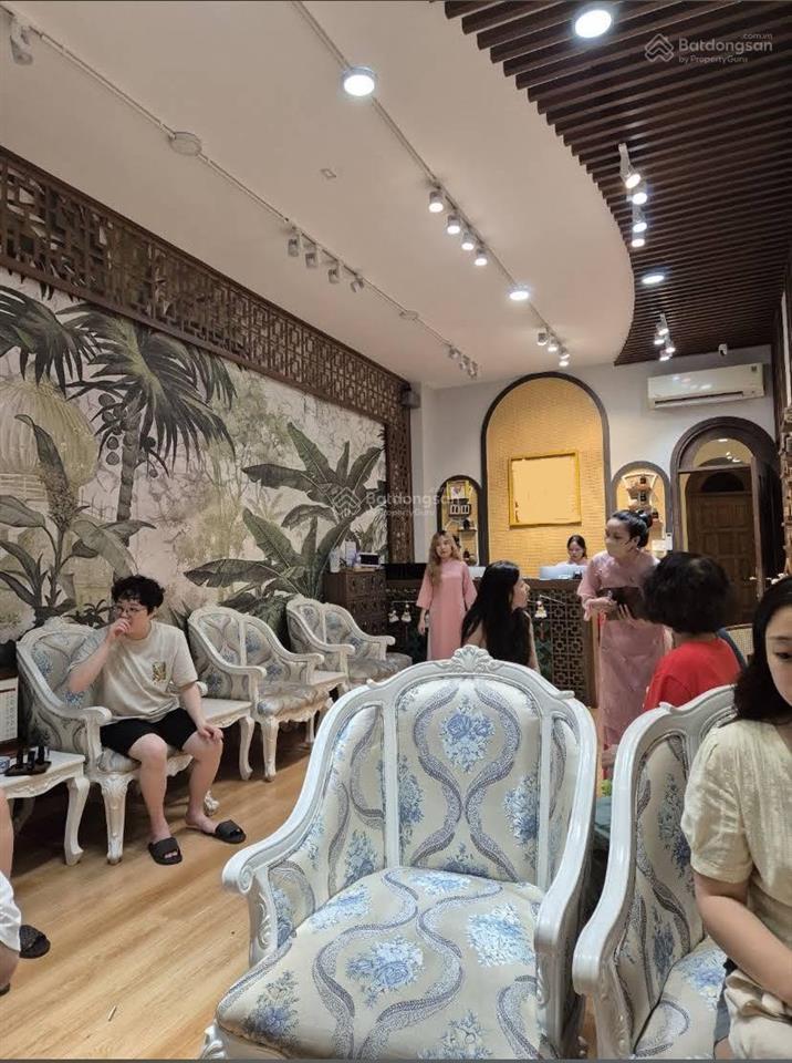 Sang nhượng tổ hợp spa  massage  nail mặt tiền lê thị riêng, quận 1, lợi nhuận trên 100tr/tháng