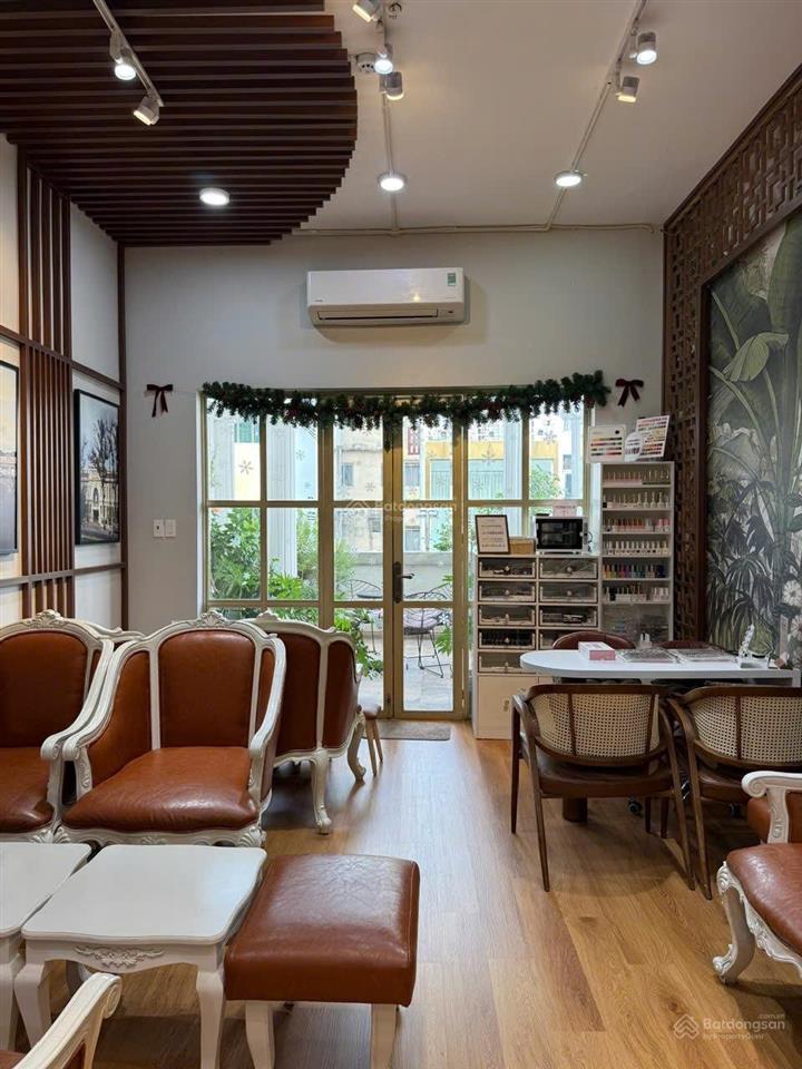 Sang nhượng tổ hợp spa  massage  nail mặt tiền lê thị riêng, quận 1, lợi nhuận trên 100tr/tháng