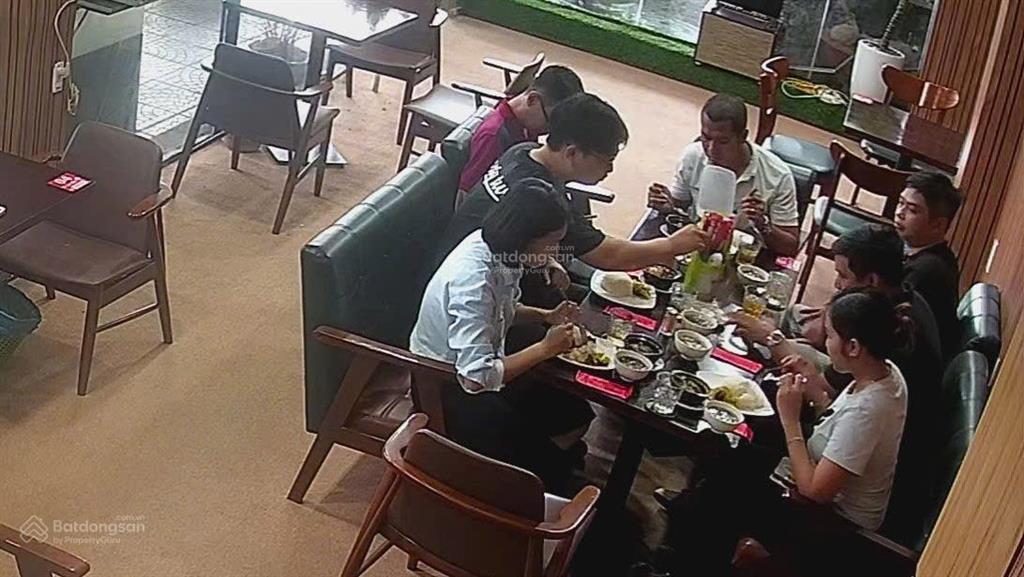 Sang nhượng quán cafe 1000m2 đường số 42  gò vấp, tiền mặt bằng chỉ 7 triệu/tháng, lợi nhuận cao