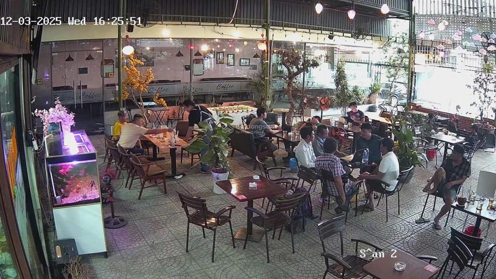 Sang nhượng quán cafe 1000m2 đường số 42  gò vấp, tiền mặt bằng chỉ 7 triệu/tháng, lợi nhuận cao