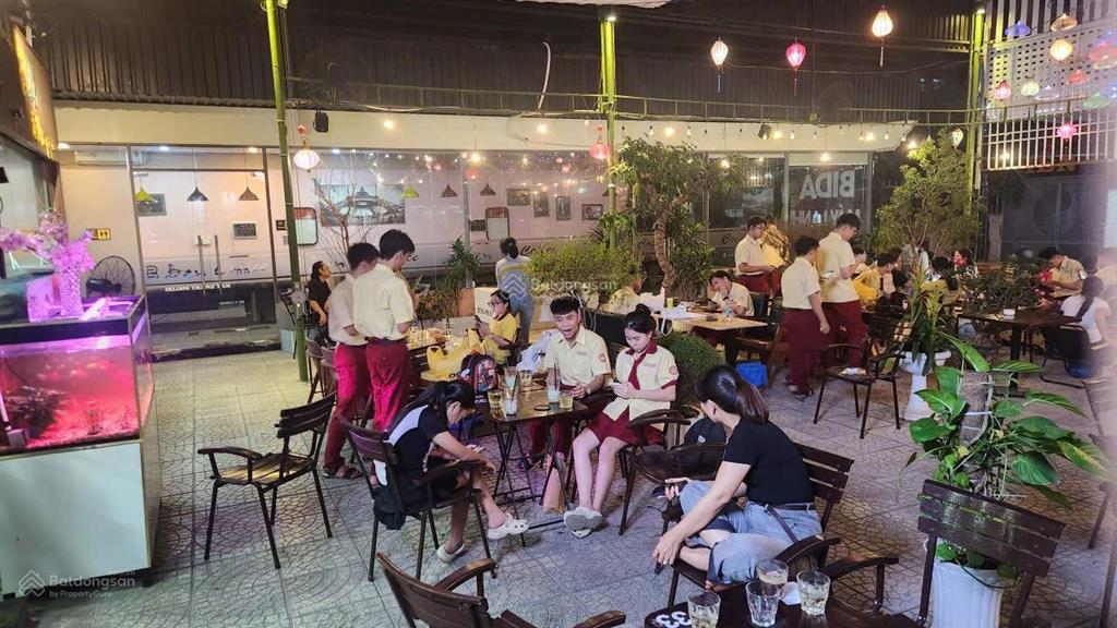 Sang nhượng quán cafe 1000m2 đường số 42  gò vấp, tiền mặt bằng chỉ 7 triệu/tháng, lợi nhuận cao