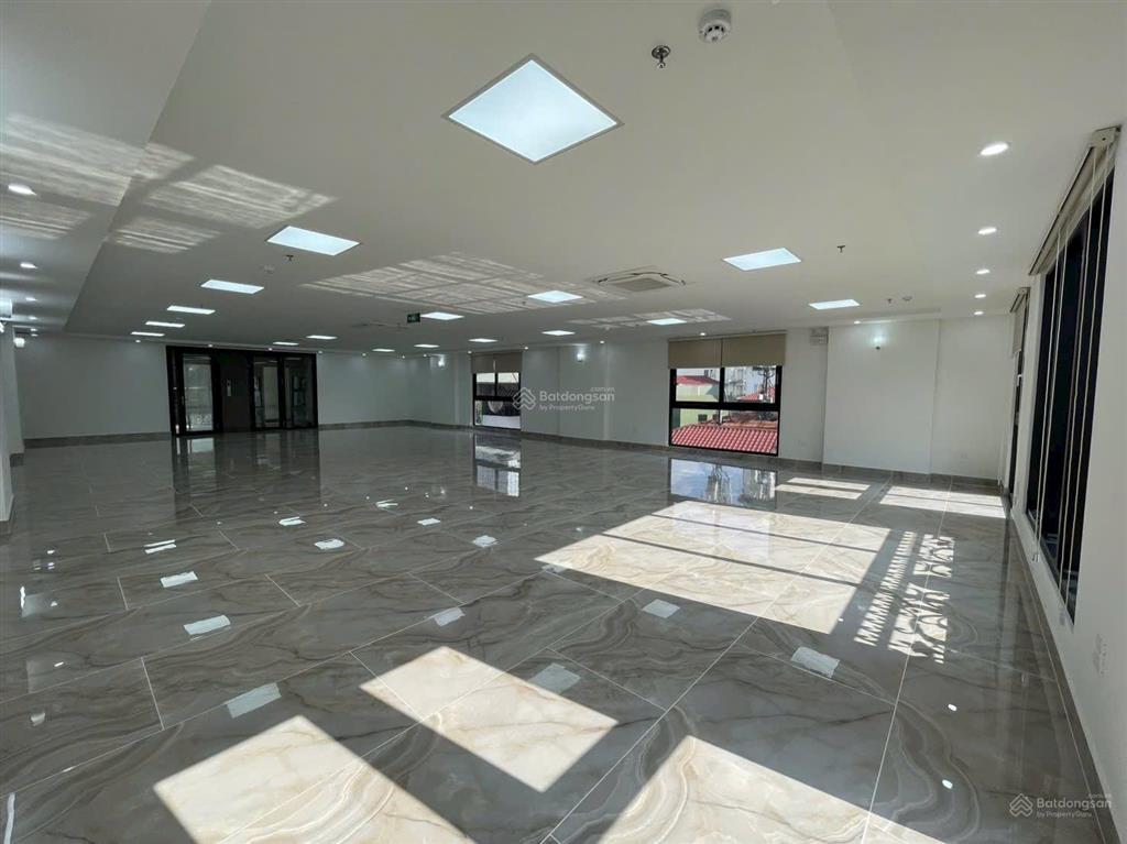 Cho thuê biệt thự liền kề ngã tư ngoại giao đoàn  180m2*4 tầng  mt 12.5m  alo 0878 170 ***