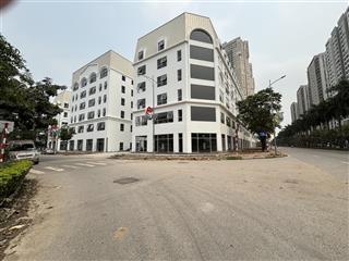 Cho thuê nhà mặt phố hoàng đạo thuý  700m2  lô góc  giá thuê 260 triệu/tháng  alo 0878 170 ***