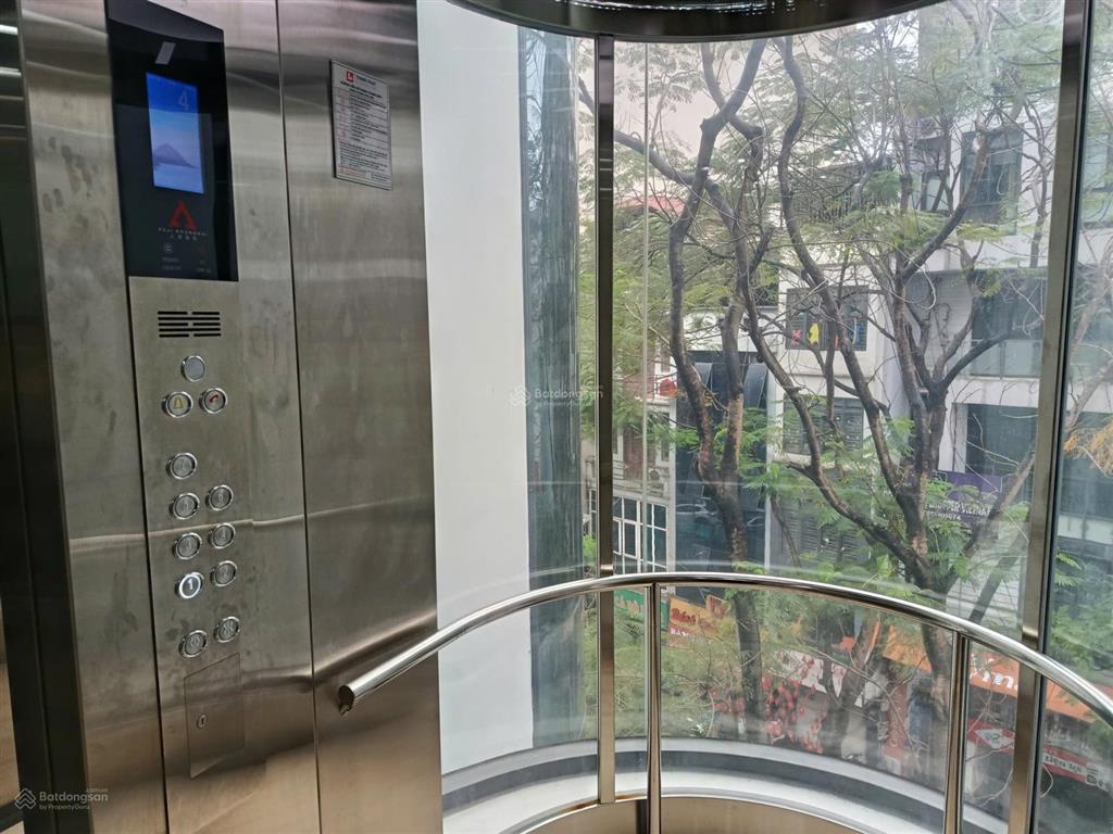 Cho thuê nhà mặt phố dịch vọng hậu  cầu giấy  280m2  lô góc   0396 835 ***