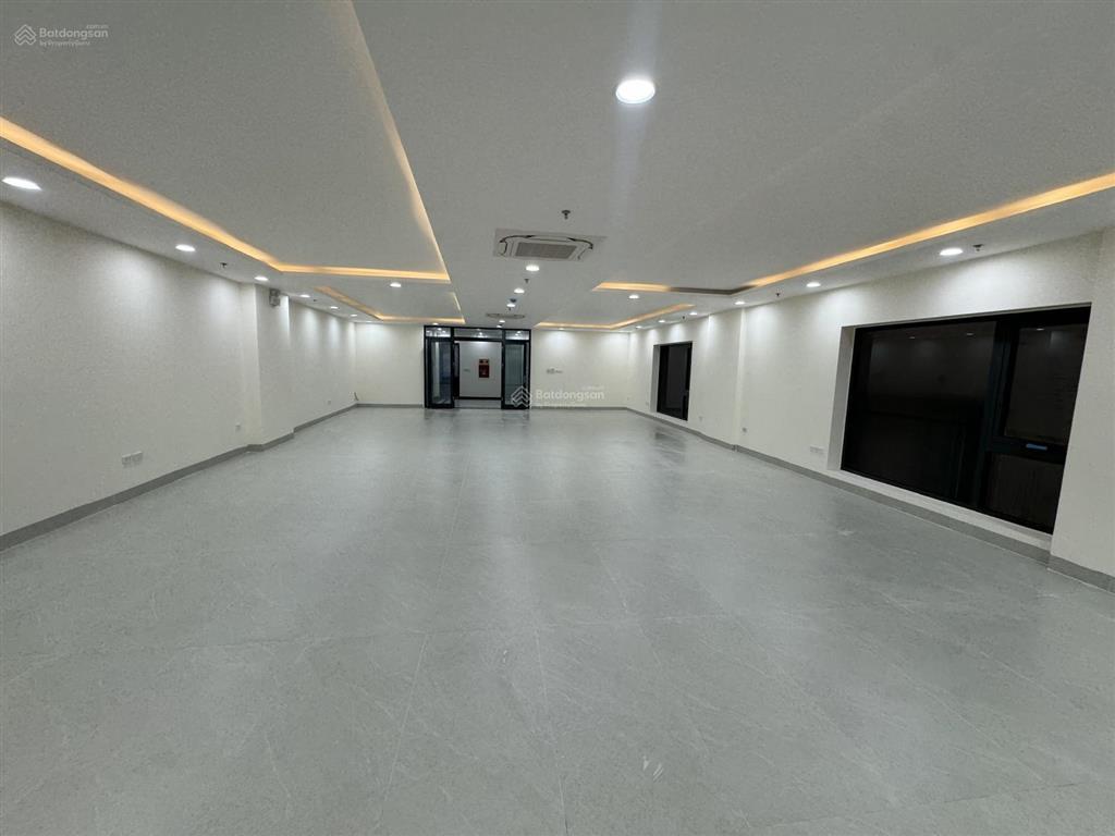 Cho thuê nhà mặt phố trần khát chân  hai bà trưng  150m2  5 tầng  mt 8m   0396 835 ***