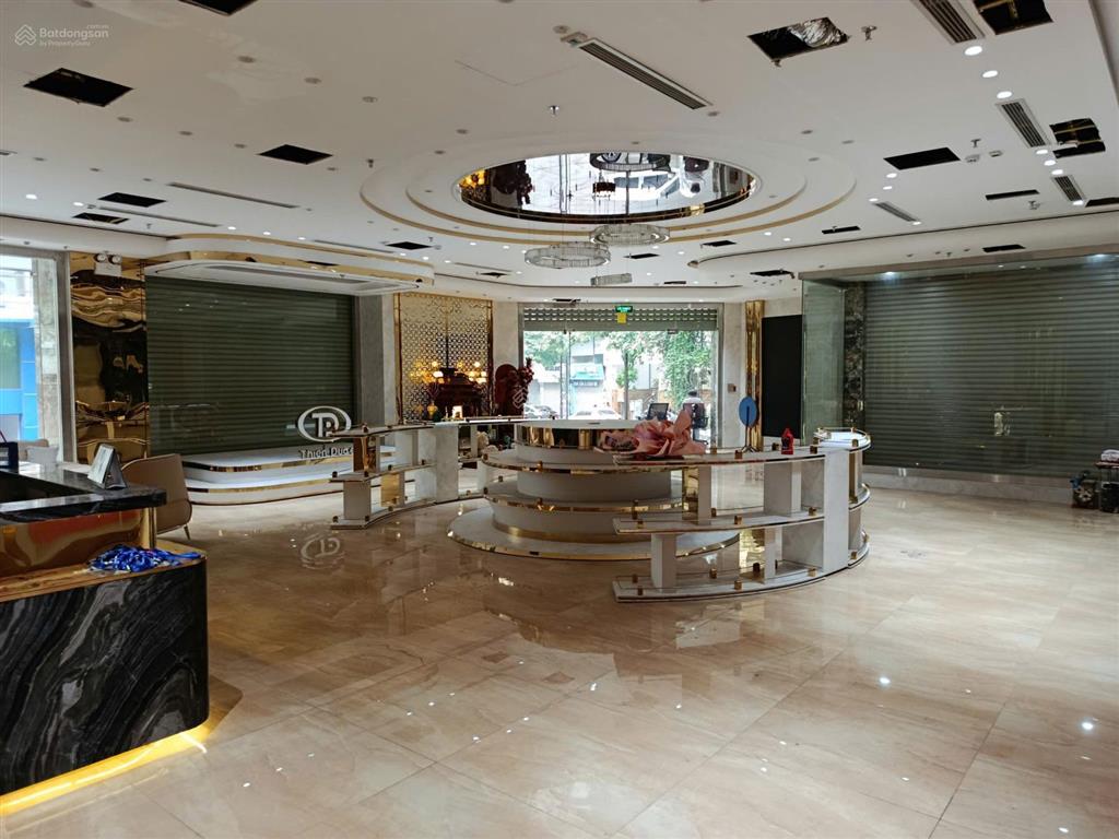 Cho thuê nhà mặt phố thời trang cầu giấy  140m2  mt 6.5m   0396 835 ***