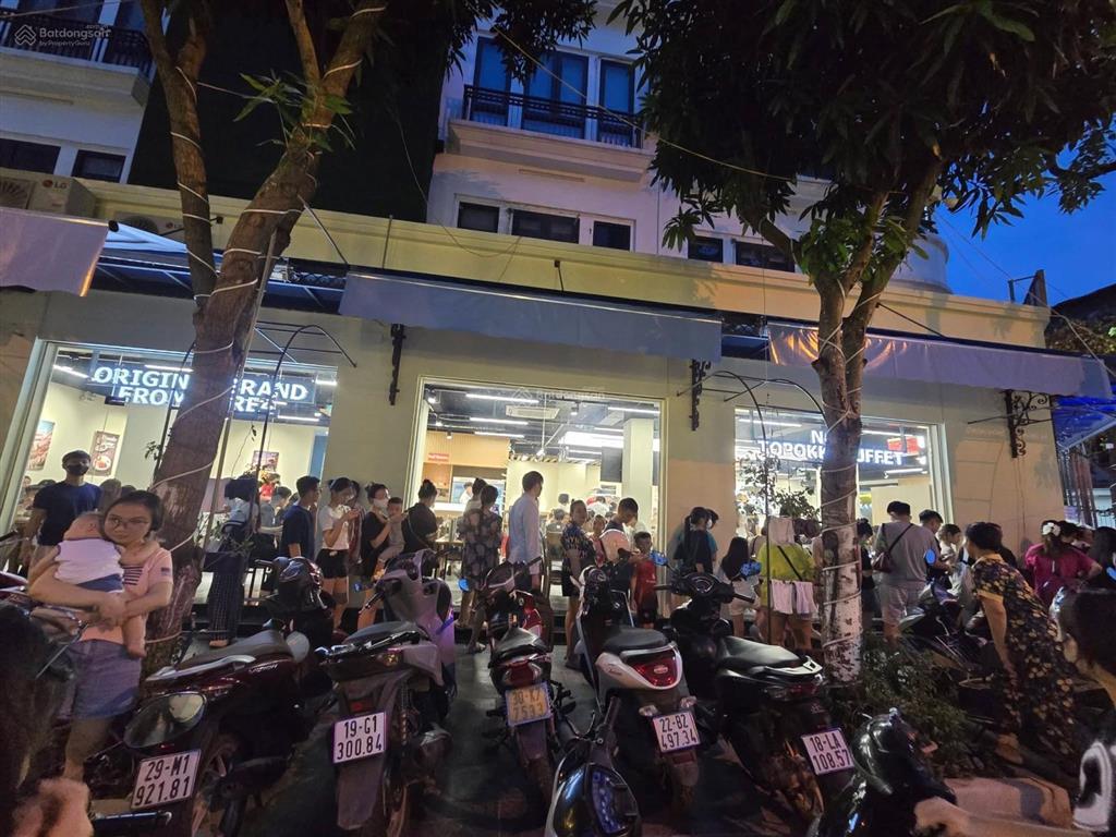 Cho thuê lô góc mặt phố nguyễn thị định  thanh xuân  220m2  3 tầng  alo 0396 835 ***