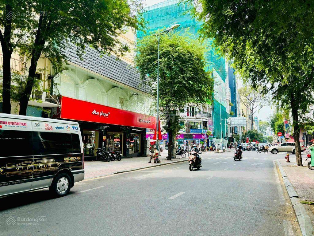 Khách sạn 2 mặt tiền ngay chợ bến thành 1 hầm 10 tầng  52 phòng  hợp đồng thuê 500tr/tháng!