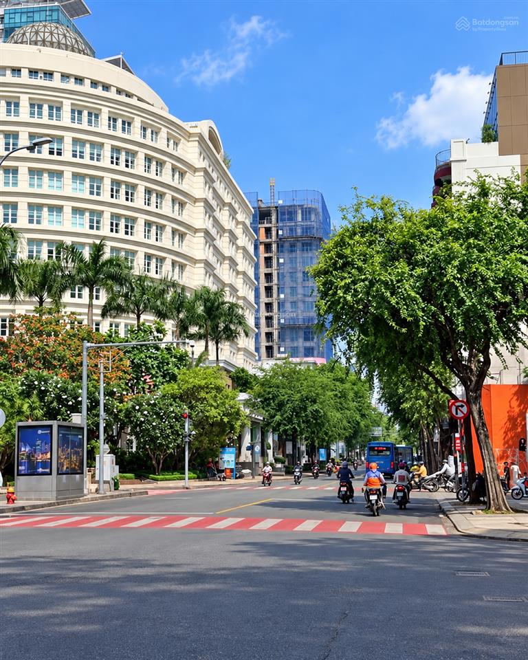 Chuyển nhượng khách sạn 5 sao 111 hai bà trưng64 lê thánh tôn118 phòng2 hầm 18 tầng9623 m2 sàn!