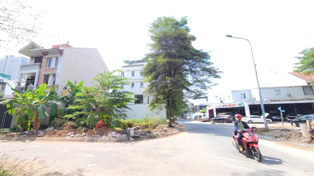 Thiện chí bán khuôn đất mt bát nàn  23x13m  đoạn đẹp  1h+5t  giá chỉ 31 tỷ còn thương lượng