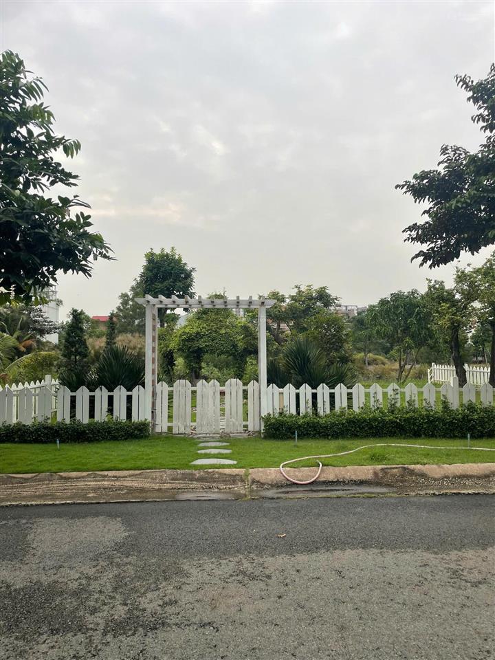 Bán khuôn biệt thự 1 hầm 4 tầng tại trương văn bang  7x18m  giá 19 tỷ còn thương lượng