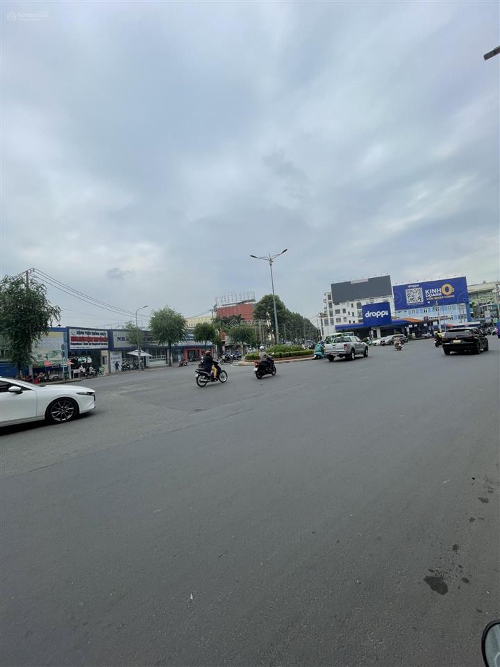 Bán căn nhà c4 đường lê trọng tấn, tân phú  6x47m nh 11m  ctxd 1h + 7t giá 30 tỷ còn thương lượng