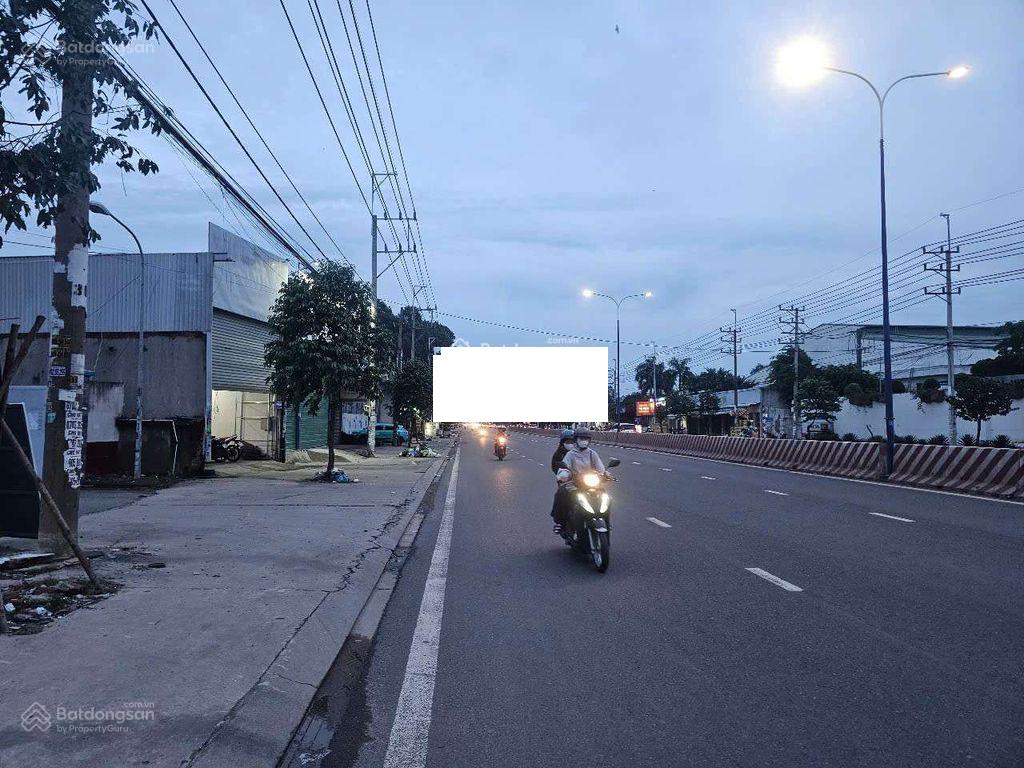 Bán căn nhà c4 đường lê trọng tấn, tân phú  6x47m nh 11m  ctxd 1h + 7t giá 30 tỷ còn thương lượng